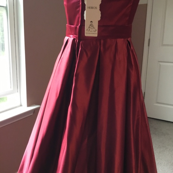 Red ballgown - Picture 5 of 13